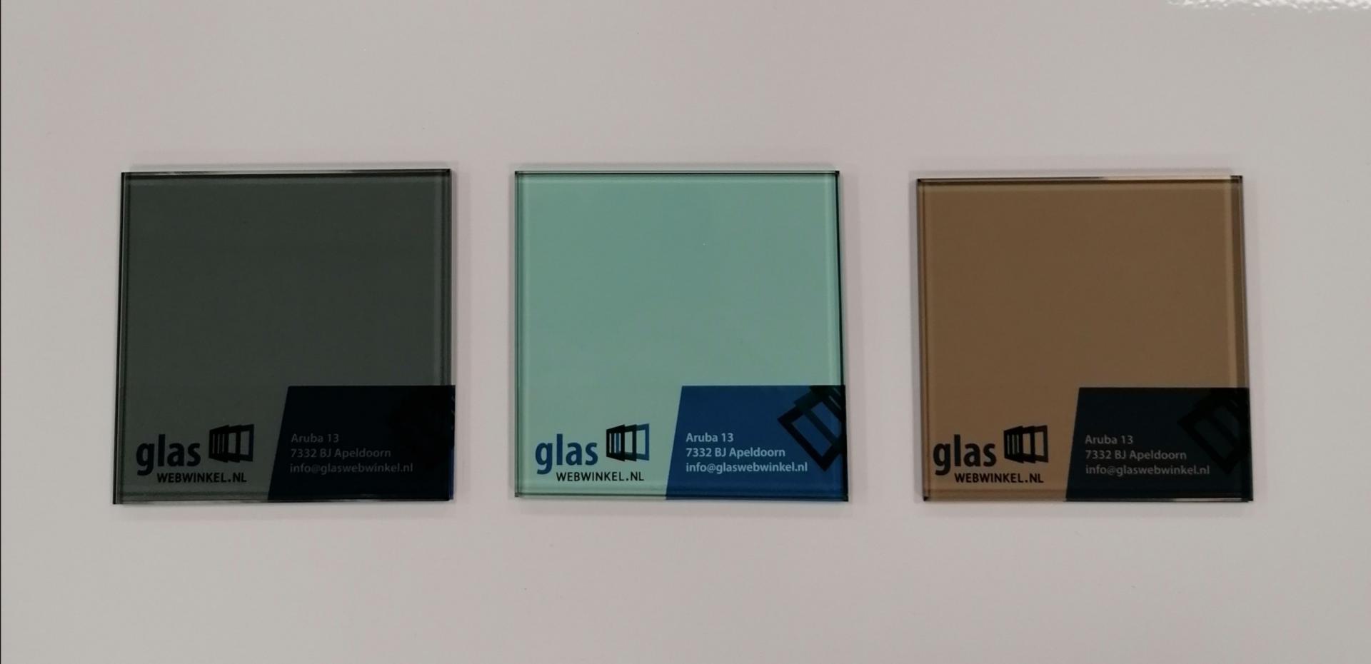 hotel Doe een poging Concurreren Gekleurd gehard glas in brons, grijs of groen? | Glaswebwinkel.nl